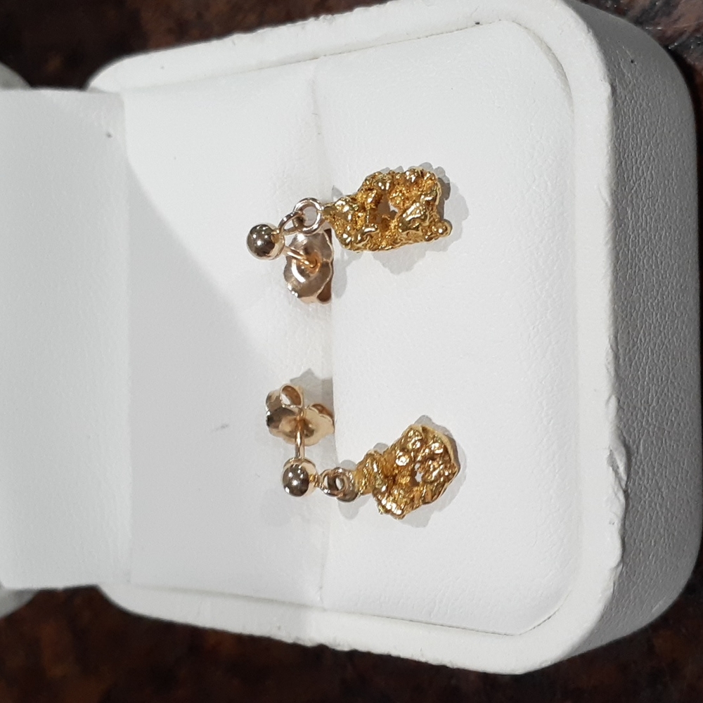 14 K yellow gold Nugget style pendant and Nugget style dangle earrings - Picture 2 of 8